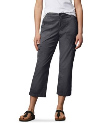 women's black capri cargo pants