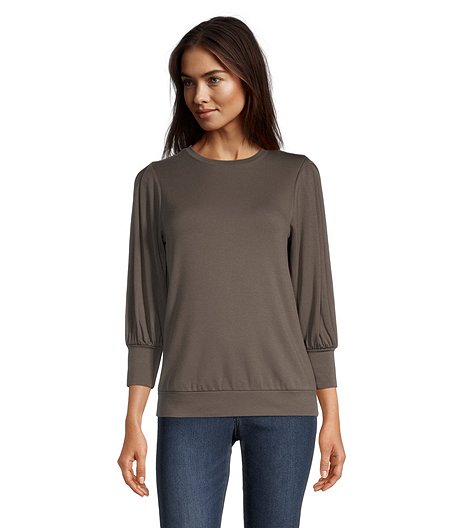 Women's Three Quarter Sleeve Semi-Fitted Crewneck Pullover Top