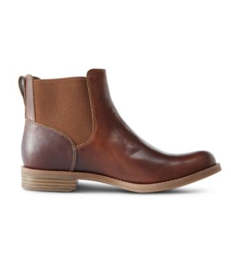 women's magby low chelsea boots